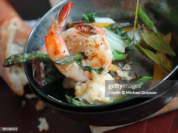 rustic shrimp - michael grayson fotografías e imágenes de stock