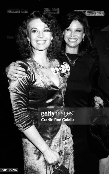 Actresses Natalie Wood and Lana Wood attend the premiere of "Dark Eyes" on March 23, 1981 at the Warner Beverly Theater in Beverly Hills, California.