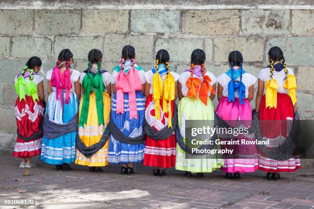 editorial use only - colourful wedding dancers in oaxaca - geraint rowland fotografías e imágenes de stock