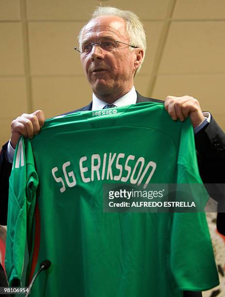 Mexico's new national football team coach, Swedish Sven-Goran Eriksson, shows Mexico's shirt during a press conference in Mexico City, on June 3,...