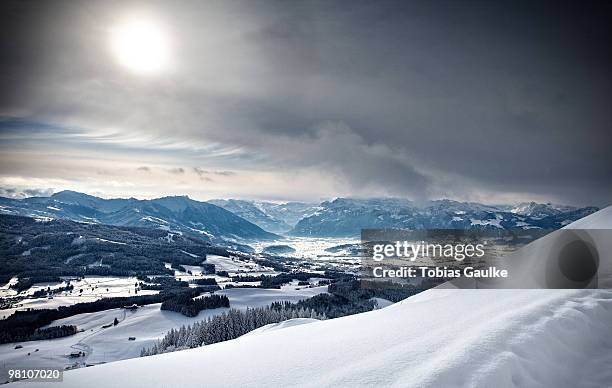 swiss winter landscape with snow - tobias gaulke - fotografias e filmes do acervo