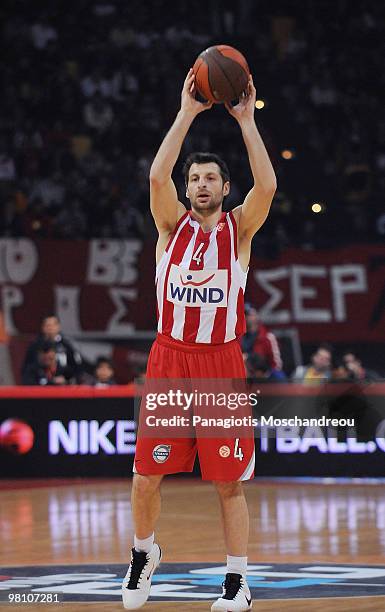 Theodoros Papaloukas, #4 of Olympiacos Piraeus in action during the Euroleague Basketball 2009-2010 Play Off Game 2 between Olympiacos Piraeus vs...