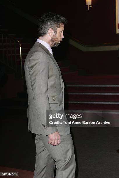 Gerard Butler attends The Bounty Hunter Premiere at Cinema Gaumont Marignan on March 28, 2010 in Paris, France.
