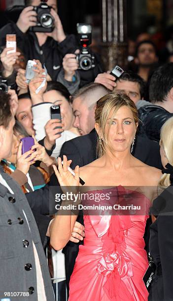 Actress Jennifer Aniston poses as she attends the Premiere of the film 'Le chasseur de Primes' at Cinema Gaumont Marignan on March 28, 2010 in Paris,...
