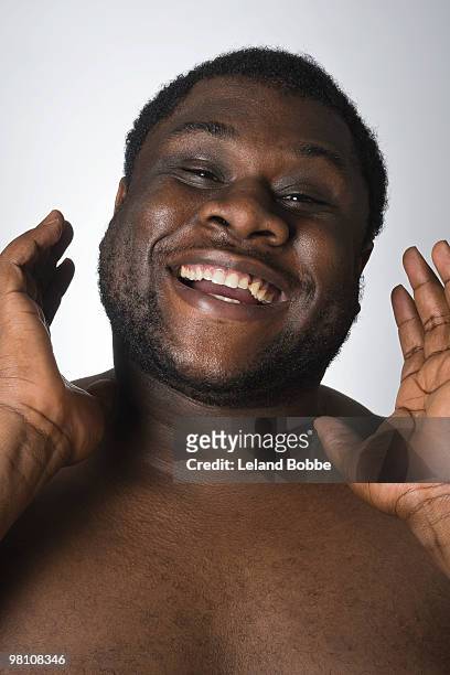 african american man with a big happy smile - big smile stockfoto's en -beelden