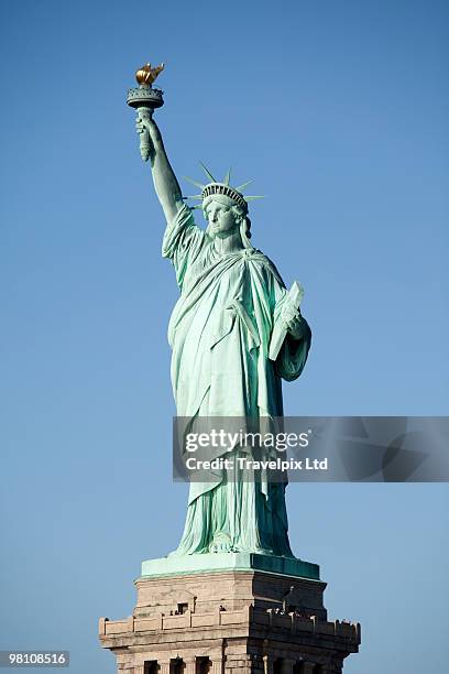 statue of liberty, new york - the statue of liberty stock pictures, royalty-free photos & images