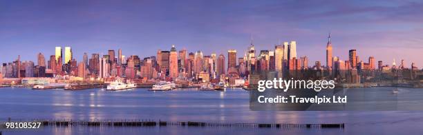 new york skyline at dusk - travelpix stock pictures, royalty-free photos & images