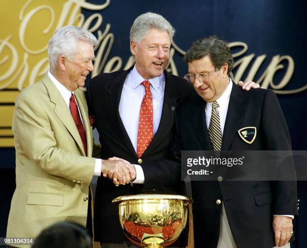 President Bill Clinton brings together US Team Capitan Ken Venturi , International Team Captain Peter Thomson and the Presidents Cup Trophy during...
