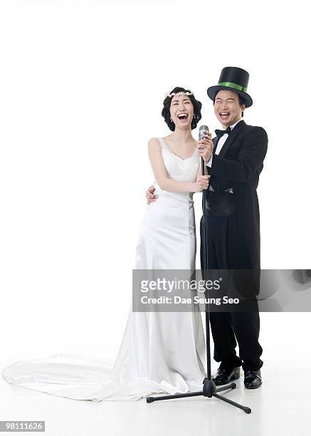 singing married couple, - newfamily stock pictures, royalty-free photos & images