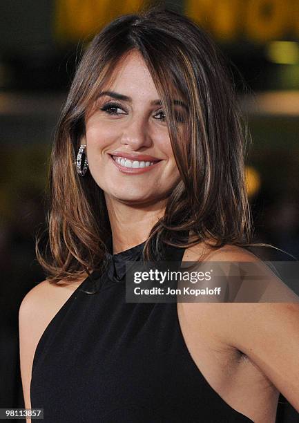 Actress Penelope Cruz arrives at the Los Angeles Premiere "Nine" at Mann Village Theatre on December 9, 2009 in Westwood, California.