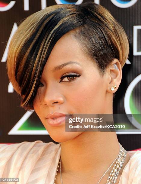 Singer Rihanna arrives at Nickelodeon's 23rd Annual Kids' Choice Awards held at UCLA's Pauley Pavilion on March 27, 2010 in Los Angeles, California.