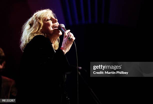 Renee Geyer performs on stage at the ARIA Hall of Fame Awards at the Regent Theatre on July 14th, 2005 in Melbourne, Australia.