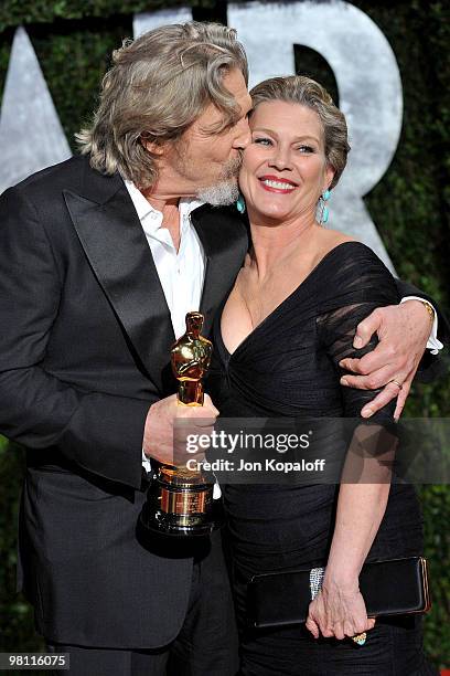 Actor Jeff Bridges and Susan Bridges arrive at the 2010 Vanity Fair Oscar Party held at Sunset Tower on March 7, 2010 in West Hollywood, California.