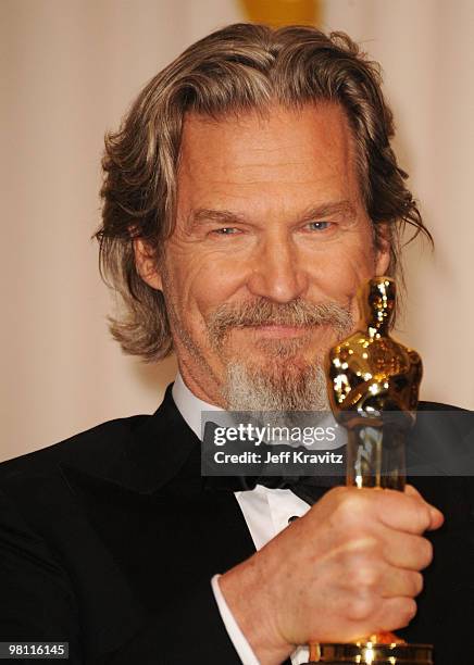 Actor Jeff Bridges poses in the press room at the 82nd Annual Academy Awards held at Kodak Theatre on March 7, 2010 in Hollywood, California.