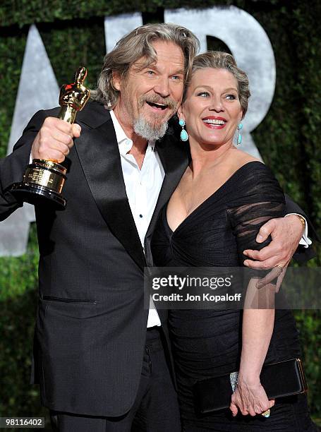 Actor Jeff Bridges and Susan Bridges arrive at the 2010 Vanity Fair Oscar Party held at Sunset Tower on March 7, 2010 in West Hollywood, California.