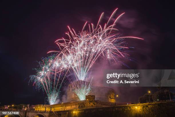 girandola castel s.angelo - girandola stock-fotos und bilder