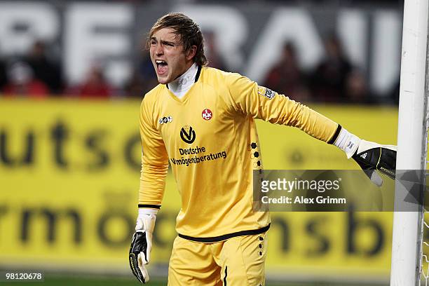 Goalkeeper Tobias Sippel of Kaiserslautern reacts during the Second Bundesliga match between 1. FC Kaiserslautern and 1860 Muenchen at the...
