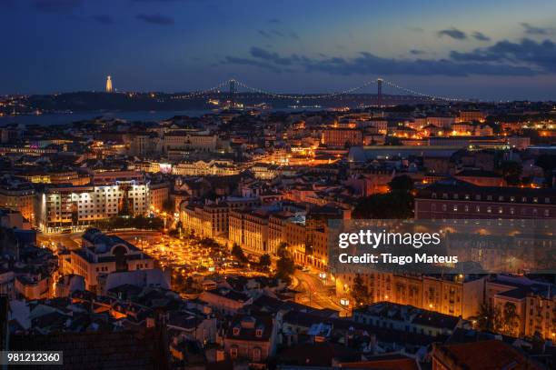 lisbon cityscape at dusk, lisbon, portugal - lissabon stockfoto's en -beelden