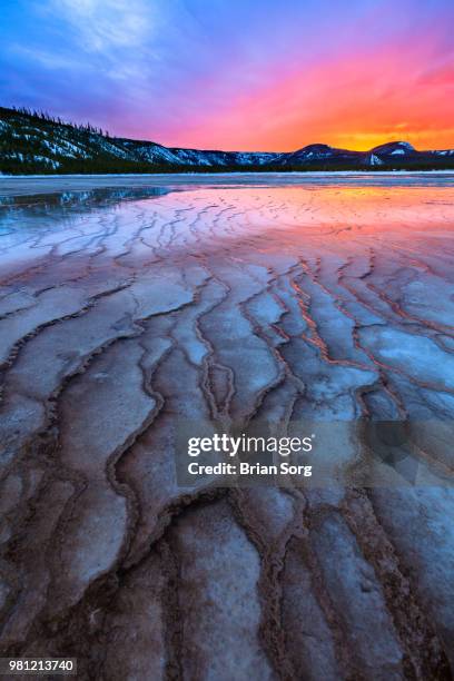 midway geyser basin - midway geyser basin stock-fotos und bilder