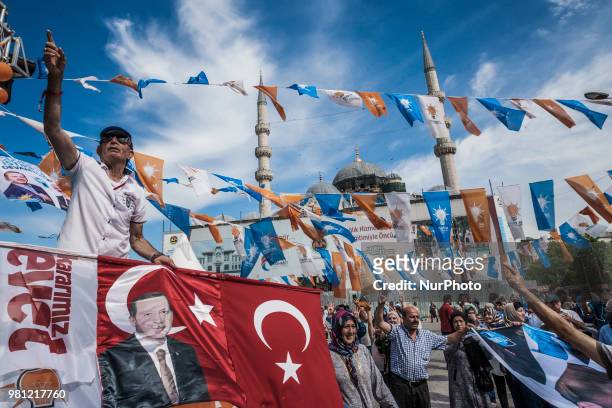 Rally of supporters of Recep Tayyip Erdogan, candidate of the Justice and Development Party for presidential elections, in the streets of Istanbul,...
