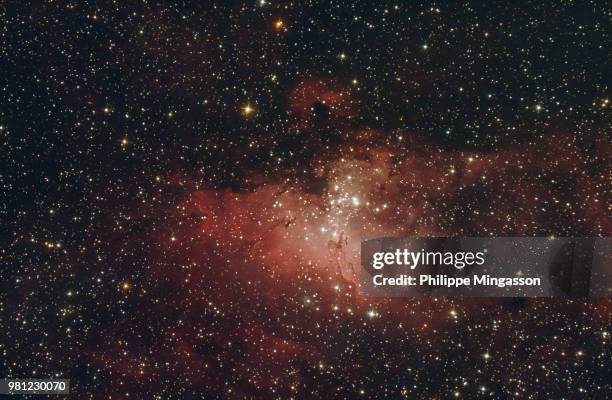 m16, the eagle nebula - nebulosa del águila fotografías e imágenes de stock