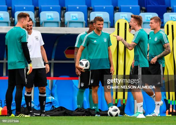 To R, Germany's goalkeeper Marc-Andre Ter Stegen, coaching assistant Miroslav Klose, Germany's forward Thomas Mueller, Germany's forward Marco Reus...