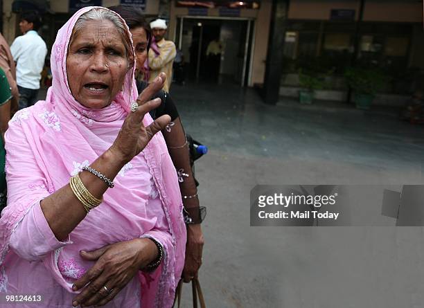 Delhi Metro mishap victim Mehjabin's mother Ayesha recuperates at the RML hispital in New Delhi on March 27, 2010. Mehjabin lost a in a Delhi metro...