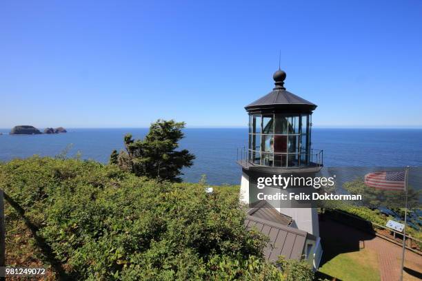 cape meares lighthouse, oregon - cape meares lighthouse stock pictures, royalty-free photos & images