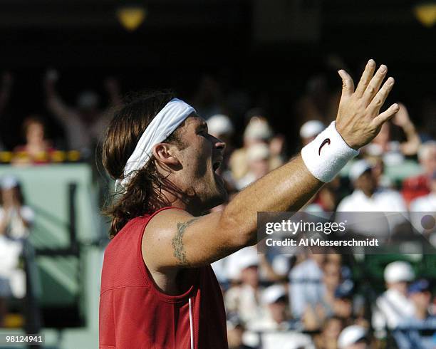 Carlos Moya loses to Andy Roddick in the quarter finals of the NASDAQ 100 open, April 1 Key Biscayne, Florida.