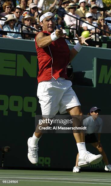 Carlos Moya loses to Andy Roddick in the quarter finals of the NASDAQ 100 open, April 1 Key Biscayne, Florida.