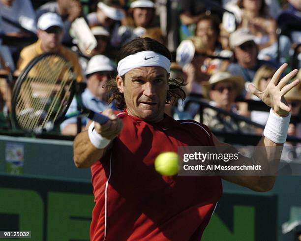 Carlos Moya loses to Andy Roddick in the quarter finals of the NASDAQ 100 open, April 1 Key Biscayne, Florida.