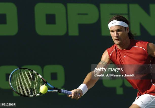 Carlos Moya loses to Andy Roddick in the quarter finals of the NASDAQ 100 open, April 1 Key Biscayne, Florida.