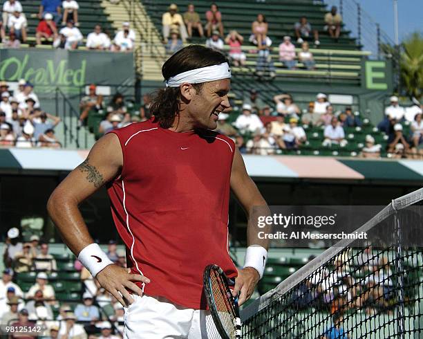 Carlos Moya loses to Andy Roddick in the quarter finals of the NASDAQ 100 open, April 1 Key Biscayne, Florida.