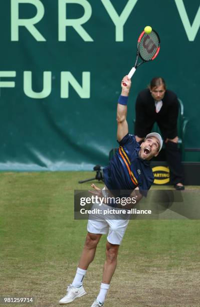 June 2018, Germany, Halle, Tennis, ATP-Tour, Singles, Men, Quarter-Finals: Roberto Bautista Agut from Spain in action against Chatshanow from Russia....