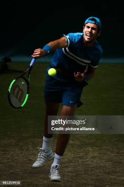 June 2018, Germany, Halle, Tennis, ATP-Tour, Singles, Men, Quarter-Finals: Roberto Karen Chatshanow from Russia in action against Bautista Agut from...