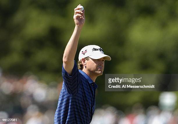 Lee Janzen celebrates a birdie during the final round of the 2004 U. S. Open at Shinnecock Hills, June 20, 2004.