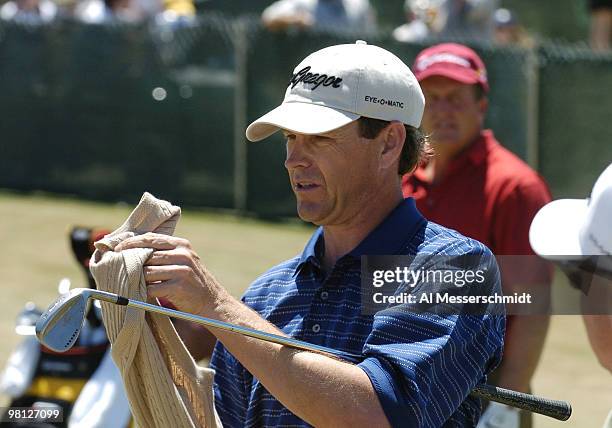 Lee Janzen competes in the final round of the 2004 U. S. Open at Shinnecock Hills, June 20, 2004.