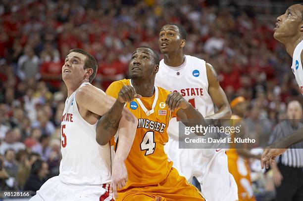 Playoffs: Tennessee Wayne Chism in action, boxing out vs Ohio State. St. Louis, MO 3/26/2010 CREDIT: David E. Klutho