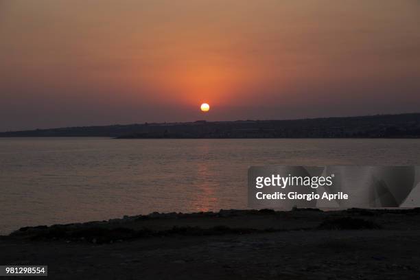 sunset in sicily - tramonto in sicilia - aprile fotografías e imágenes de stock