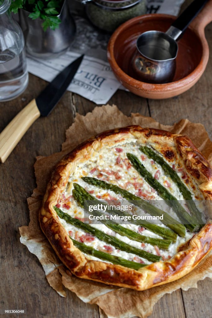 Galette with goat cheese, lardons and asparagus by miragegourmand dqga