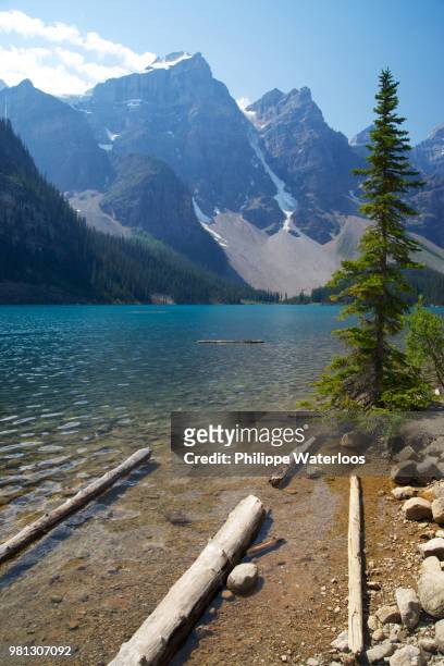 valley of ten peaks, alberta, canada - valley of the ten peaks stock pictures, royalty-free photos & images
