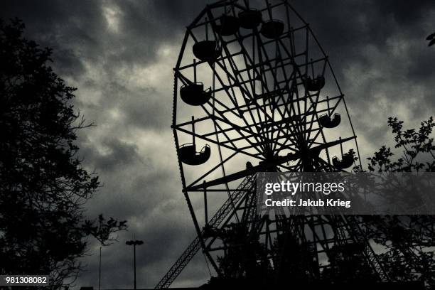 ferris wheel - krieg stock pictures, royalty-free photos & images