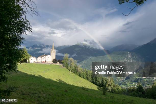 saint nicolas' church rainbow - dambrosio stockfoto's en -beelden