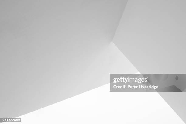 white walls abstract 3 - angle photos et images de collection