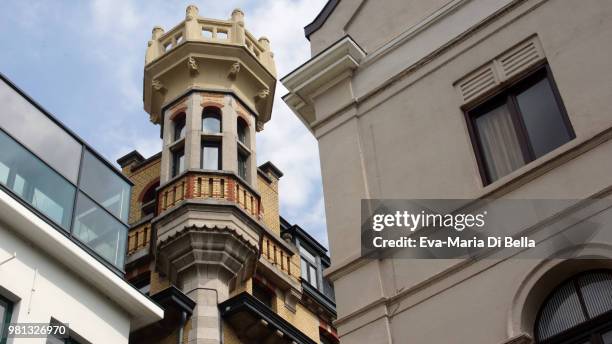 alte und moderne architektur in gent, belgien - moderne architektur stock pictures, royalty-free photos & images