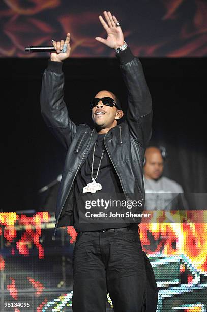 Black Eyed Peas The E N D World Tour Photos and Premium High Res