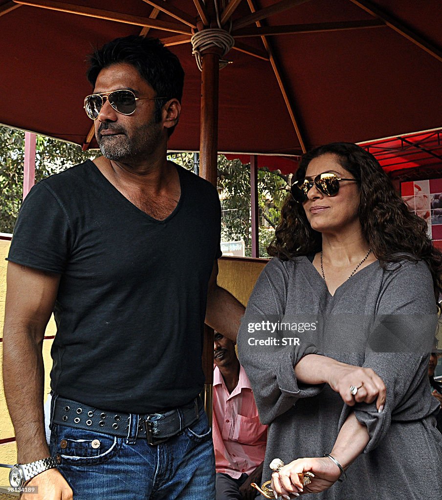 (L-R) Indian Bollywood actors Sunil Shet