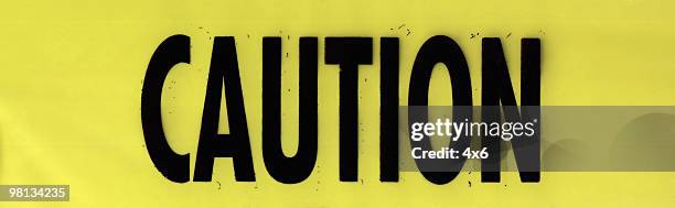 caution tape - bord gevaar stockfoto's en -beelden