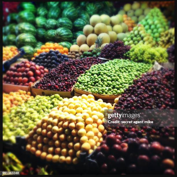 mountain of fruits - sandia mountains fotografías e imágenes de stock