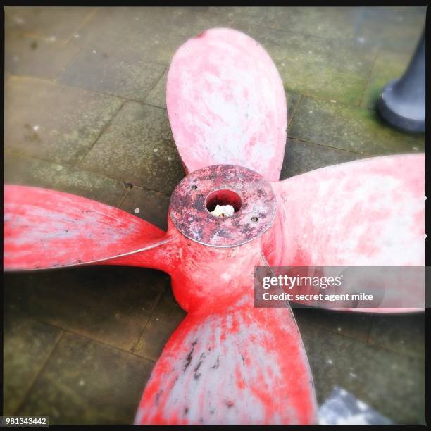 red propeller ship - ship propeller stock pictures, royalty-free photos & images